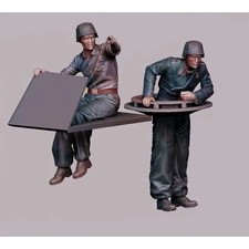 1/35 2pcs Resin Model Kit German Soldiers Tank Crew WW2 Unpainted