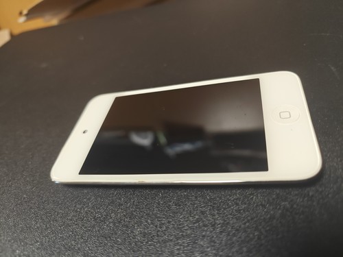 Apple iPod Touch 4th Generation 64GB White (FAULTY) W18-C19 - Picture 2 of 4
