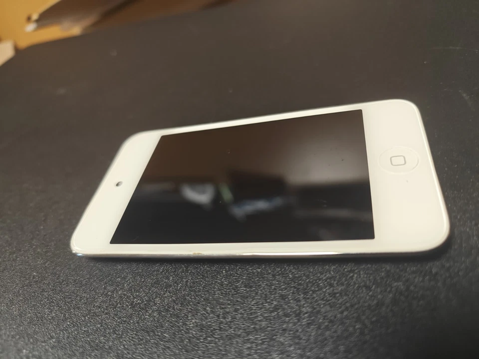 Apple iPod Touch 4th Generation 64GB White (FAULTY) W18-C19 - Image 2 of 4