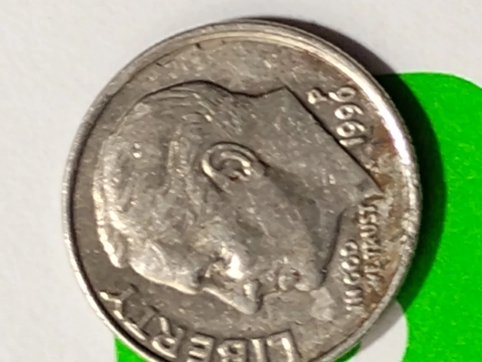 Чрезвычайно редкая монета номиналом 10 центов 1996 с изображением Рузвельта P как новая с ошибкой.  "Двойной удар" - Изображение 2 из 4