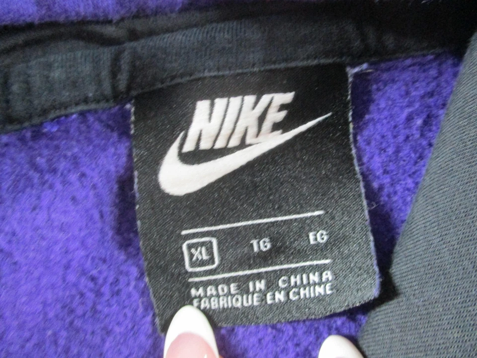 Pulôver Nike com capuz juvenil XL roxo estampa total caveira flor Swoosh lã - Imagem 4 de 4