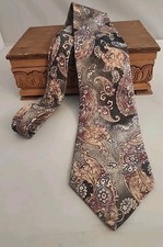 Meeting Street Hand Made Men  s Necktie 100 Silk Tie Gray Paisley Pattern Retro
