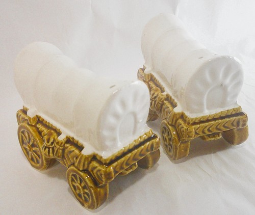 Vintage Stagecoach Salt and Pepper Shakers made in Japan - Picture 8 of 9