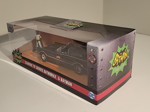 Jada Toys Classic TV Series 1966 Batmobile & Batman (98259) - Picture 6 of 10