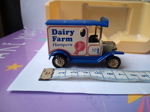 Dairy Farm Delivery Van Diecast Vehicle - Picture 8 of 9