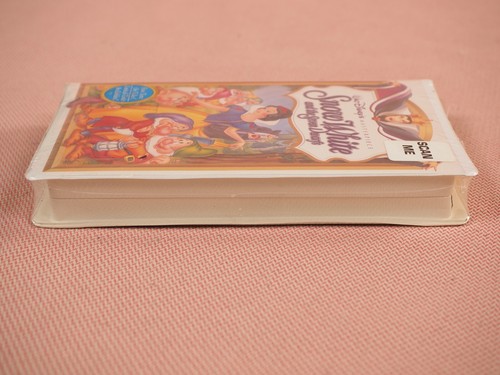 Walt Disney's Snow White and the Seven Dwarfs Masterpiece Collection VHS SEALED - Picture 6 of 8