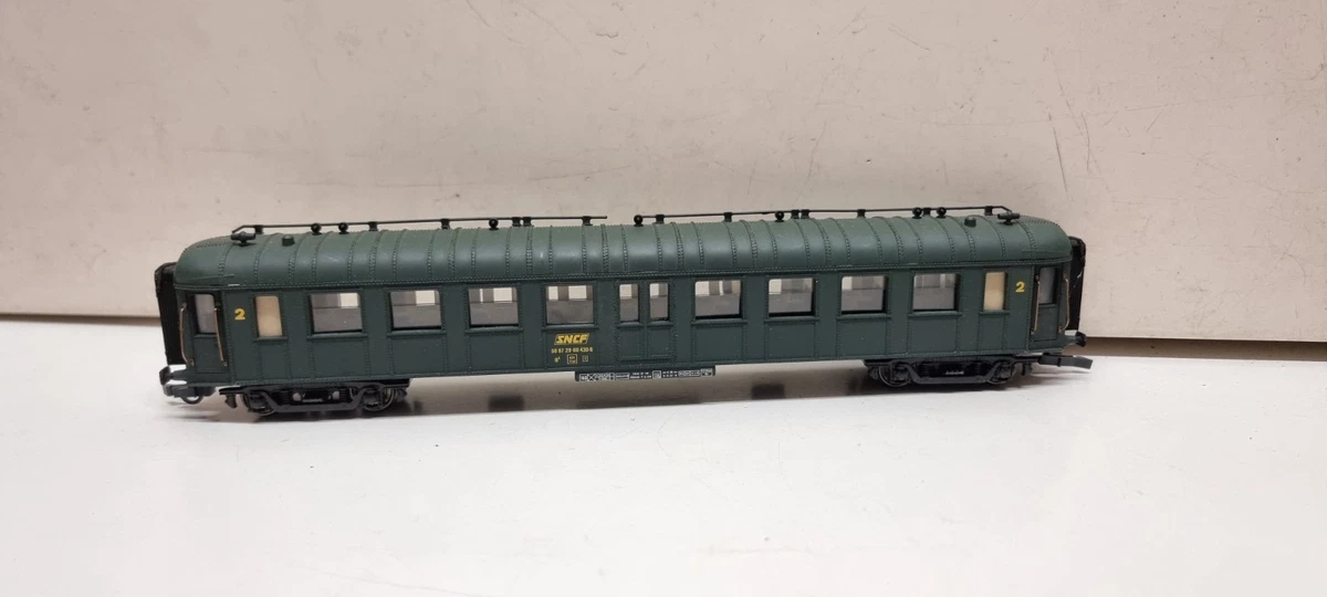 France Trains 242 , voiture OCEM à flancs lisses 2 Cl.type B9 France Trains 242 , voiture OCEM à flancs lisses 2 Cl.type B9