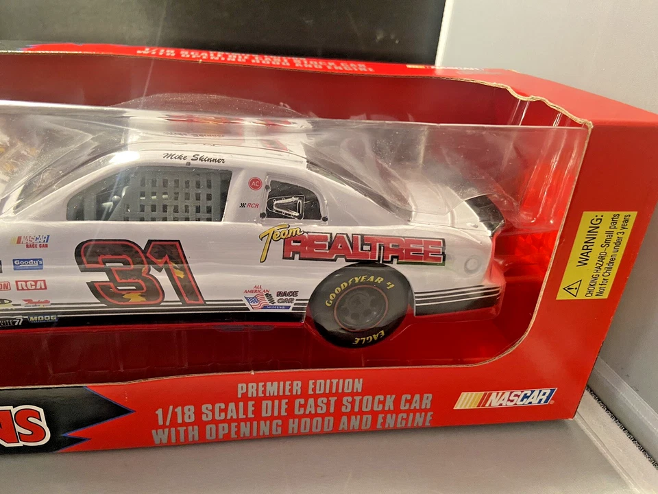 1996 Racing Champions Mike Skinner #31 Realtree 1:18 Scale with Opening Hood - Image 3 of 4