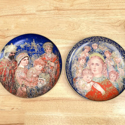 Set 2 piatti natalizi decorativi Edwin M. Knowles 1985 - Foto 2 di 8