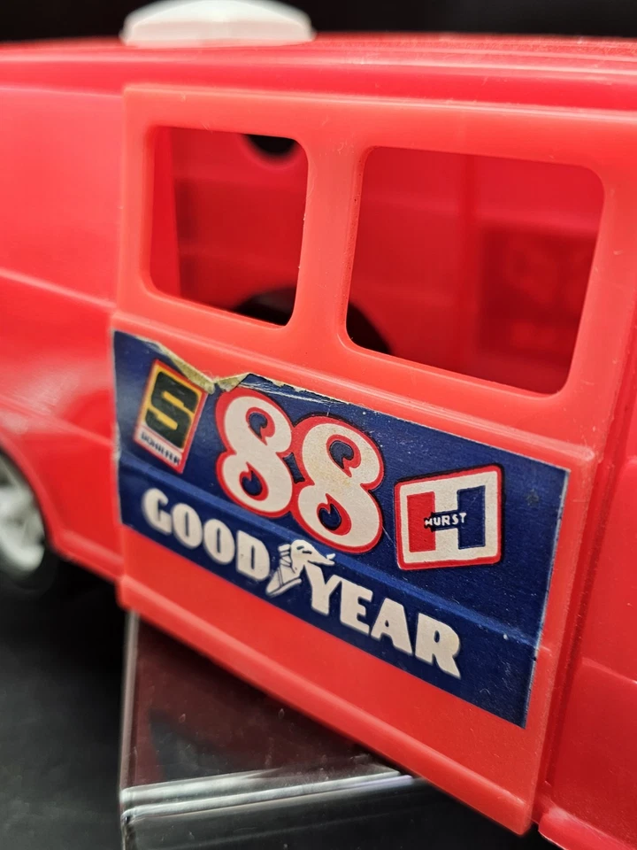 Gay Toys inc Furgoneta Roja # 700 Plástico Nascar 88 Calcomanía Goodyear Juguete EE. UU. Puerta Corredera 12" Foto 2 de 4