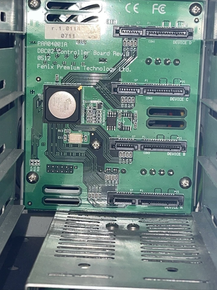 Cavalry Storage CADA0003SA4 USB/eSATA 2-Bay RAID Personal Disk Array - Image 4 of 4