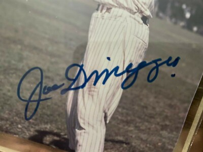 JOE DIMAGGIO AUTOGRAPHED WALL PLAQUE CLOCK BEAUTIFUL BOLD AOL-10