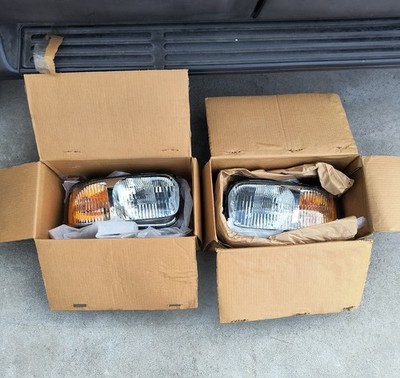 01-04 Ford Escape Pair Right/Left Side Headlight Head Lamp YL8Z-130008-FA/FB