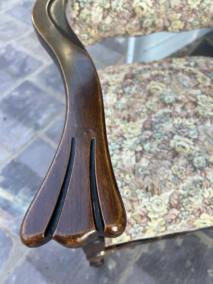 Silla vintage de caoba con tapicería original. Solo recogida local Foto 4 de 4