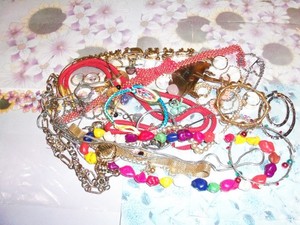 Unsearched Unknown Mystery Estate Junk Drawer Assorted Jewlery Lot ~ ( 18R )