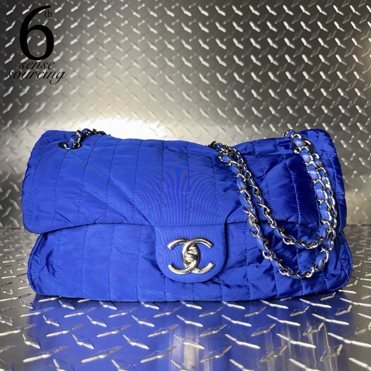 CHANEL ブルーキルティングバッグ Chanel Soft Shell Vertical Quilted Nylon Jumbo Classic Flap Bag in