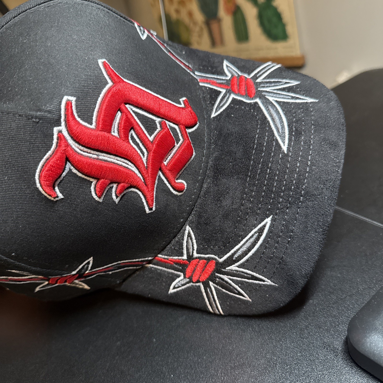 Hat Zun Black And  Red  .RED BARBEWIRE LA Black Brim SnapBack Hat Y2K Sold Out image 6