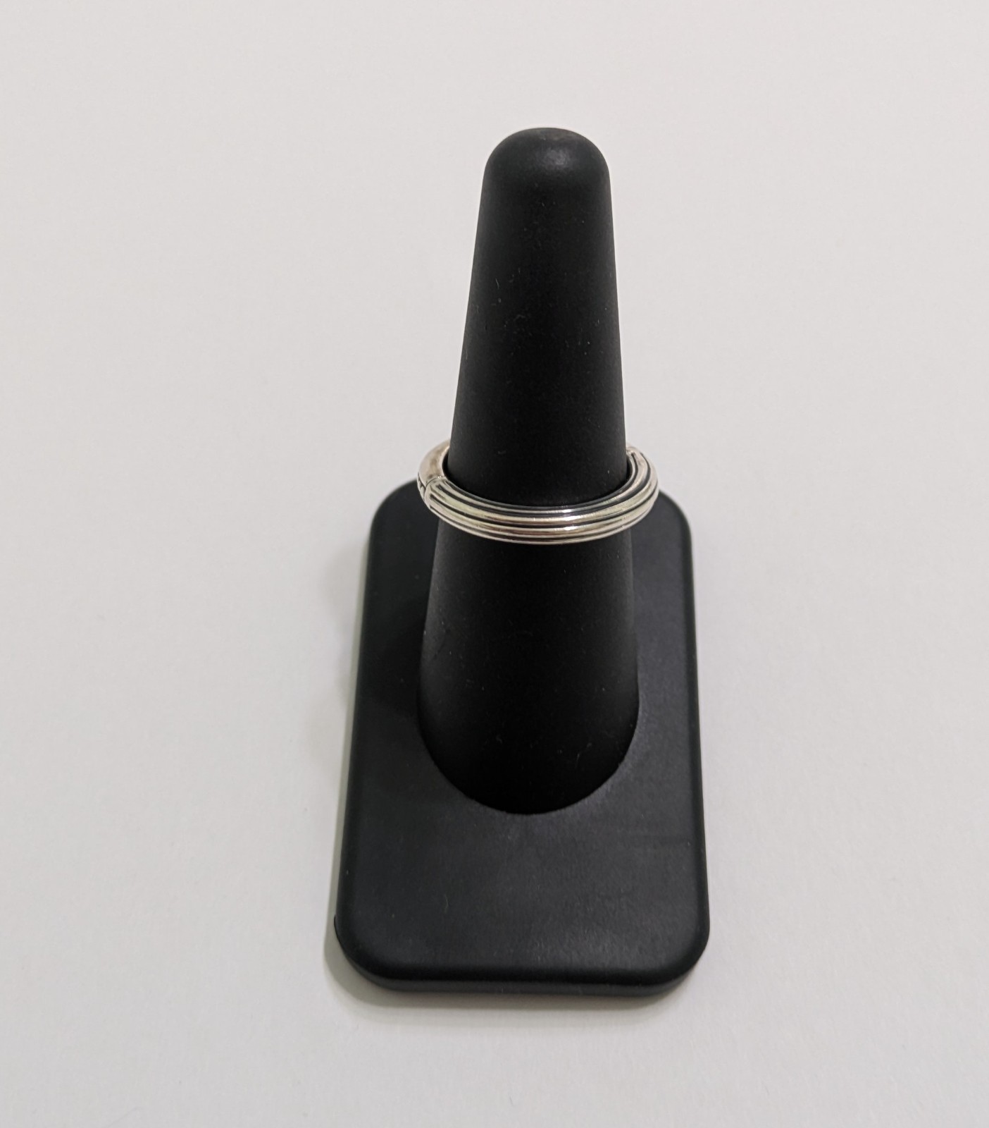 Lagos 925 Sterling Silver ring # 7 great condition without packaging