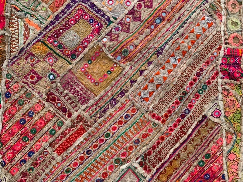 Edredón vintage de retazos Ralli ilustrado decoración hecha a mano edredón Kantha 138x69 cm Foto 4 de 4