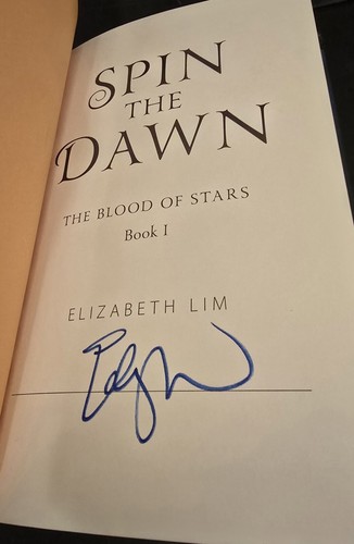 Spin The Dawn by Elizabeth Lim Hardcover Book Owlcrate Signed 1st Edition - Imagen 5 de 6