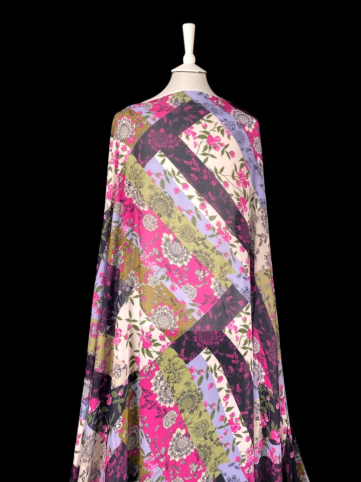 Tela de costura de gasa crepé estampado de retazos de cachemira floral púrpura rosa de 1,8 m Foto 3 de 3