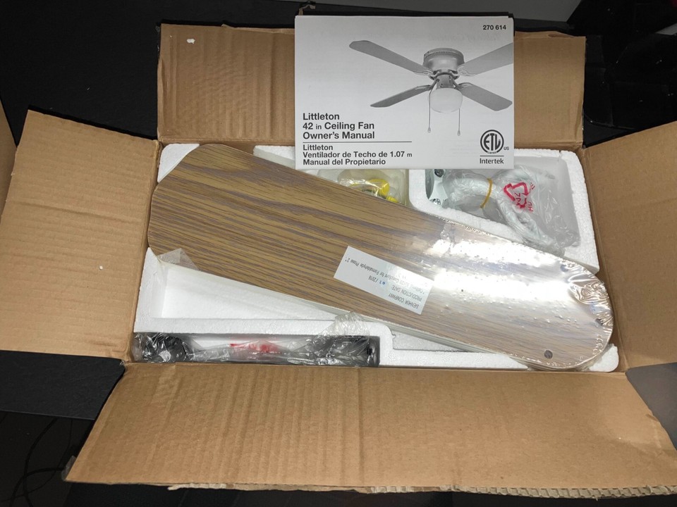 Hampton Bay UB42SWHSH 42 inch Ceiling Fan w Light Kit