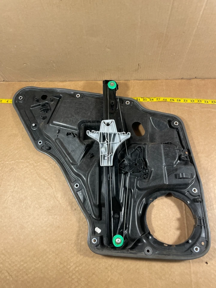 2009-2017 VW TIGUAN - REAR RIGHT Window Regulator W/ Frame 5N0839730S OEM . — 第 3/4 张图片