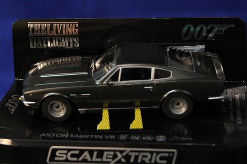 Scalextric C4239 - James Bond Aston Martin V8 The Living Daylights 1/32 Scale - Picture 1 of 2