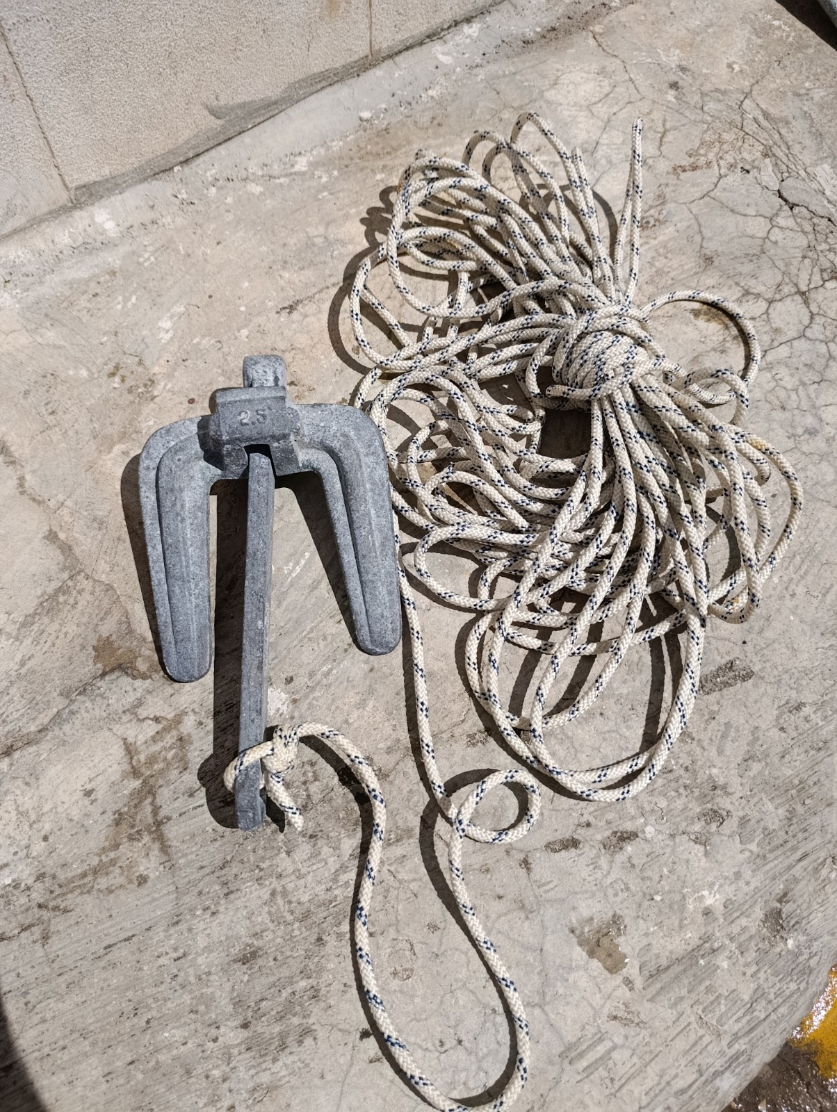 ANCORA HALL ZINCATA IN ACCIAIO 2,5 KG+ CORDA PER FONDI SABBIOSI BARCA E GOMMONE