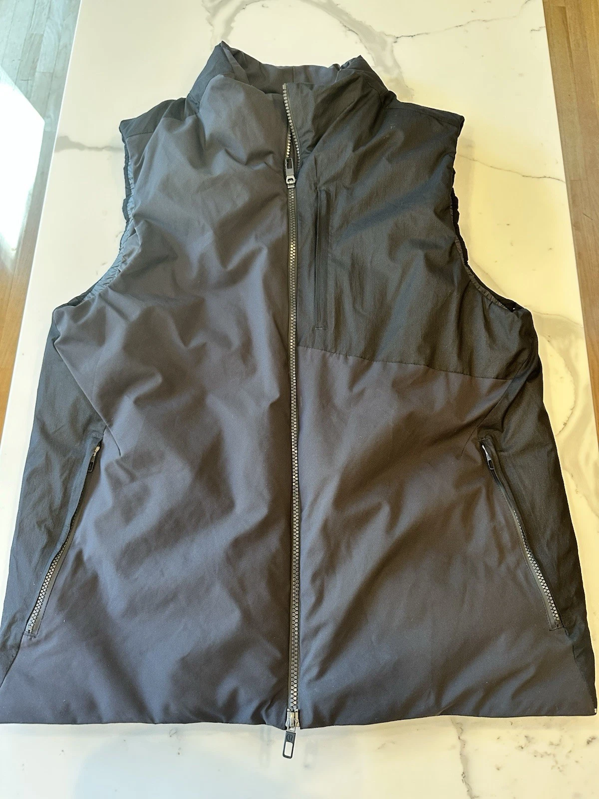 NWOT Lululemon Logo Grey Goose Down Fill Full Zip Insulated Hiking Vest Men Sz L