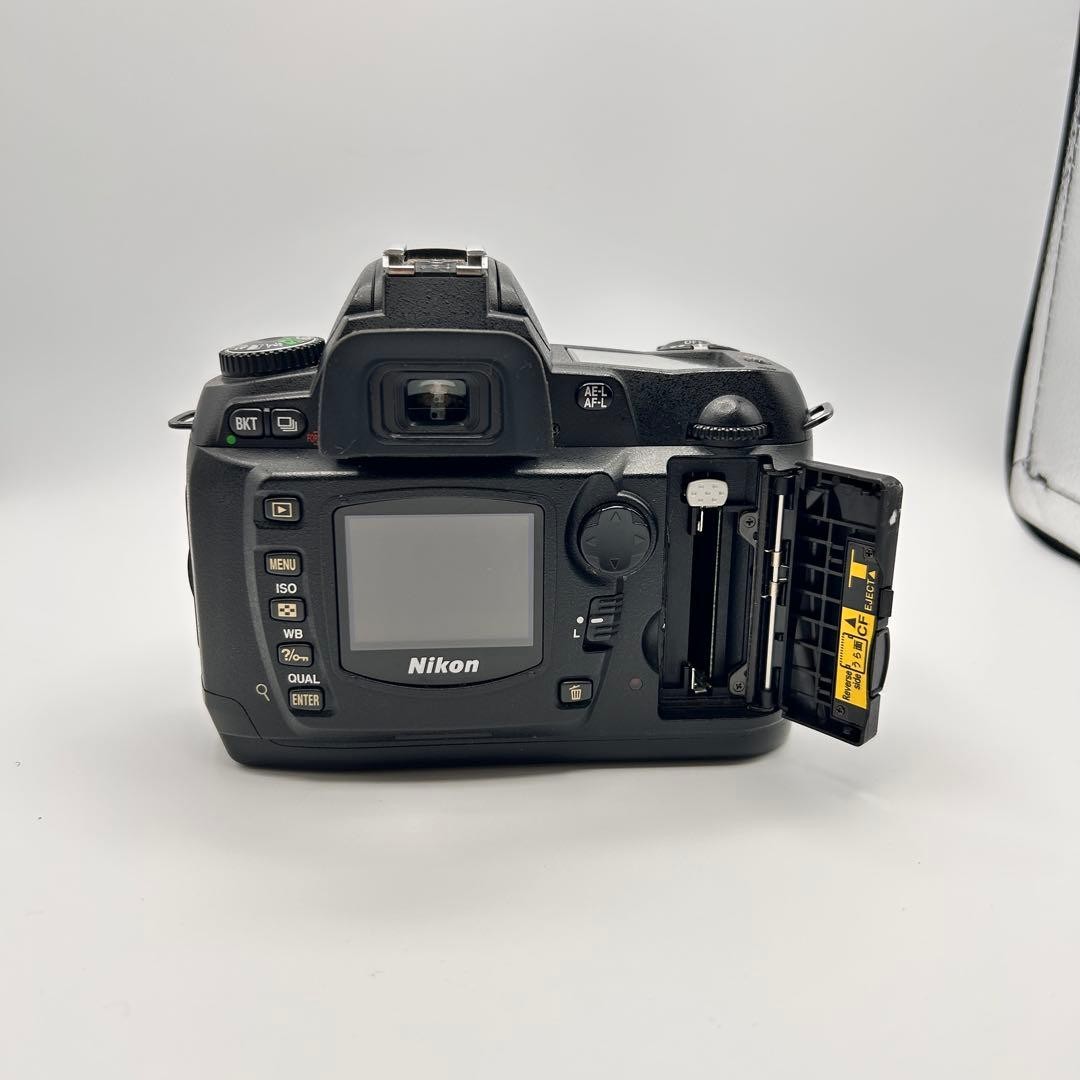 Nikon D70 Camera with AF-S DX 18-200mm Lens Smooth Operation Great