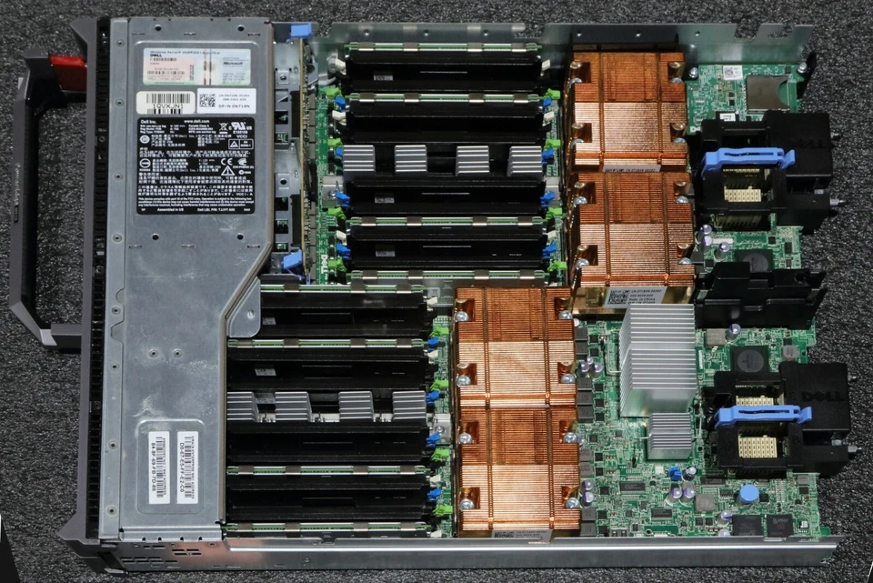 Dell PowerEdge M1000e - Incluye: 8 blades EA M910 - 232 núcleos de xenón - 1 TB de RAM Foto 4 de 4