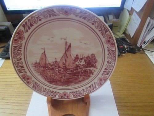 (2) Vintage 7" Delft Windmill on White plate Handworked & Signed-1 Pink & 1 Blue - Picture 4 of 5