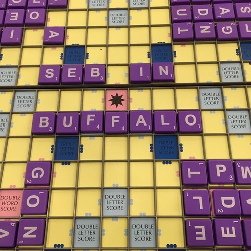 100 Plastik Scrabble Fliesen Weiß Schwarz Buchstaben Zahlen Für Basteln Alphabet - Bild 4 von 35