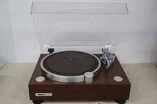 YAMAHA GT-2000L Flagship Direct Drive Turntable - Walnut Finish - Quartz PLL DD