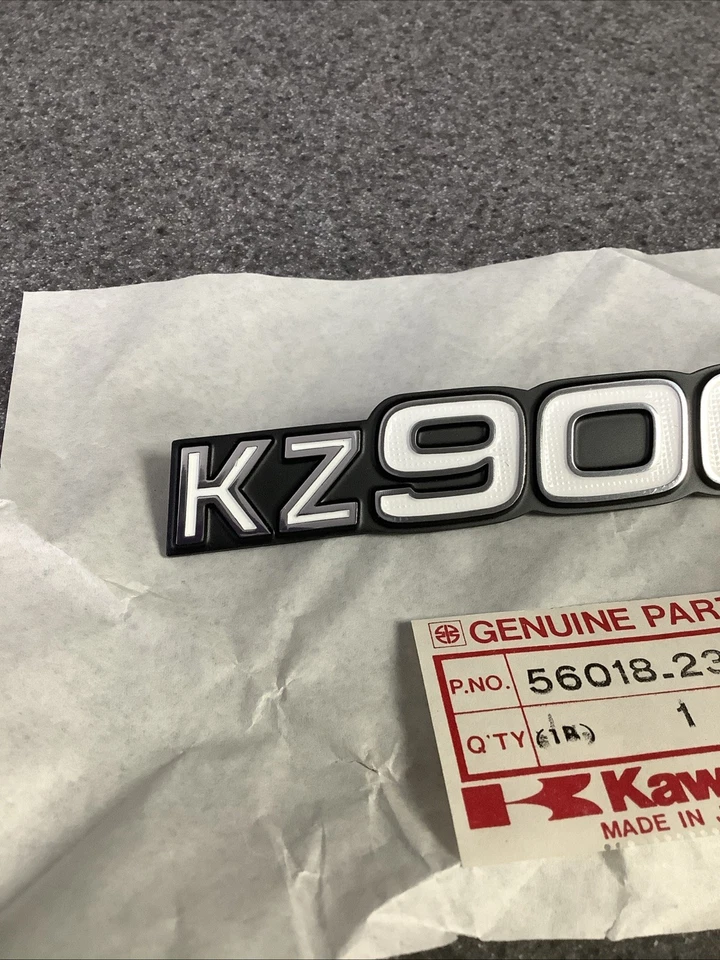 Cubierta lateral emblema Kawasaki KZ 900 A4-A5 1976-1977 56018-233 Foto 2 de 4
