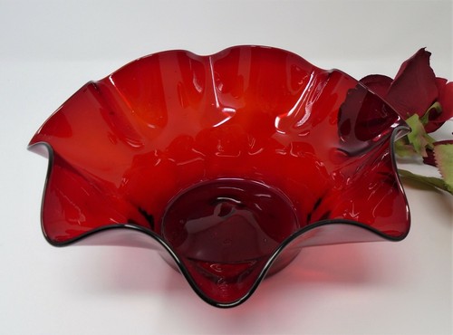 Ruby Red Flashed Ruffled Bowl 8 1/2" - 第 1/1 張圖片