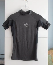 Rip Curl Tide UPF 50+ Short Sleeve Rash Guard, SMALL Gray Black