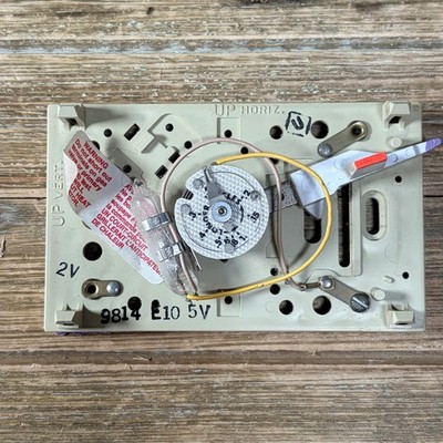Vintage White Rodgers Thermostat 9814 E10 5V *READ DESC*
