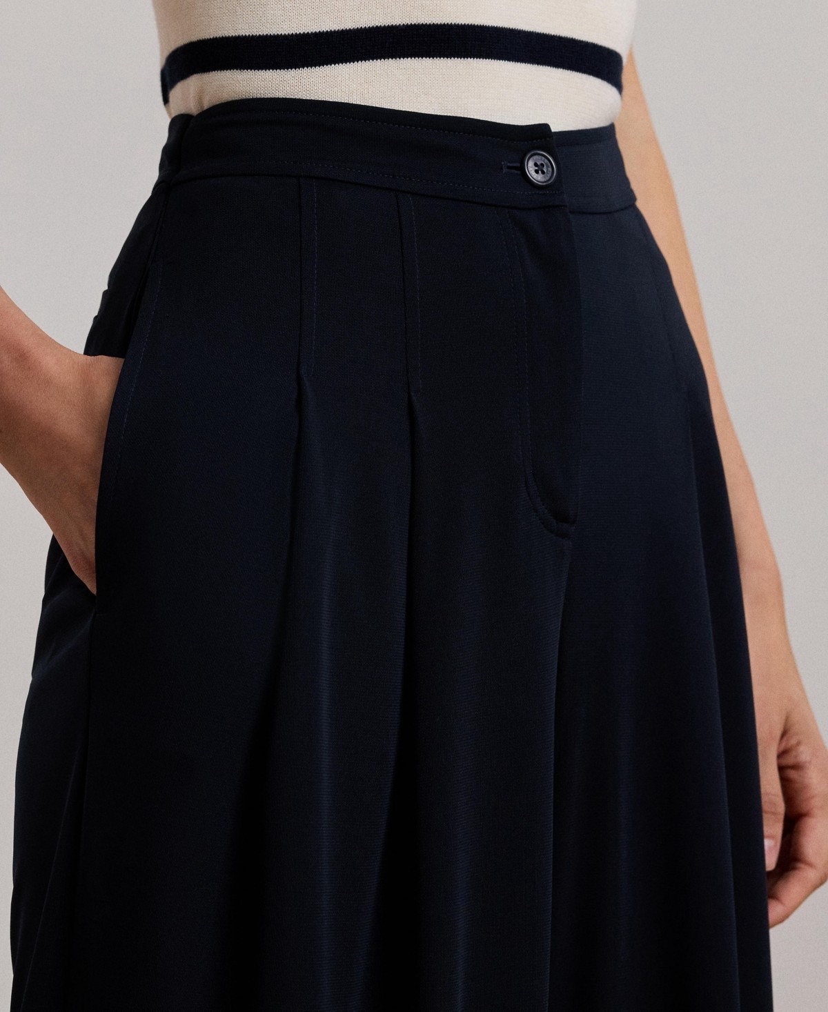 $145 Lauren Ralph Woman’s Pleated Stretch Jersey Wide-Leg Pants Navy Size 4 image 4