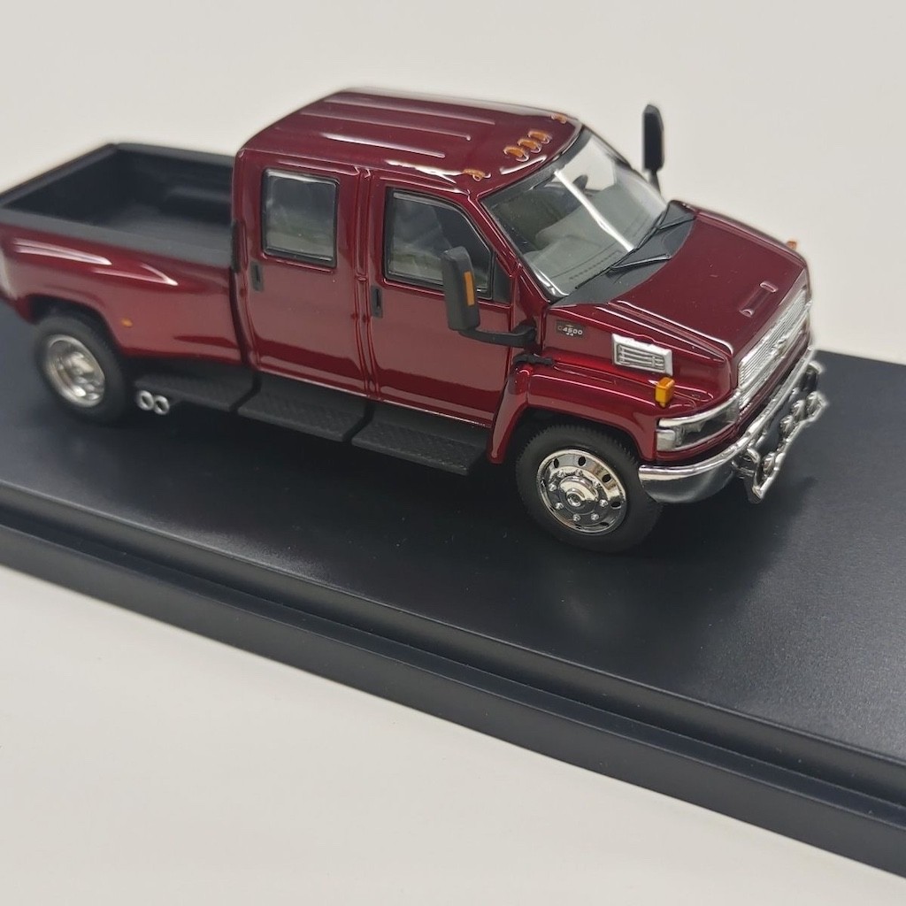 GOC 1:64 Red Kodiak C4500 Muscle Pickup Truck Model Diecast