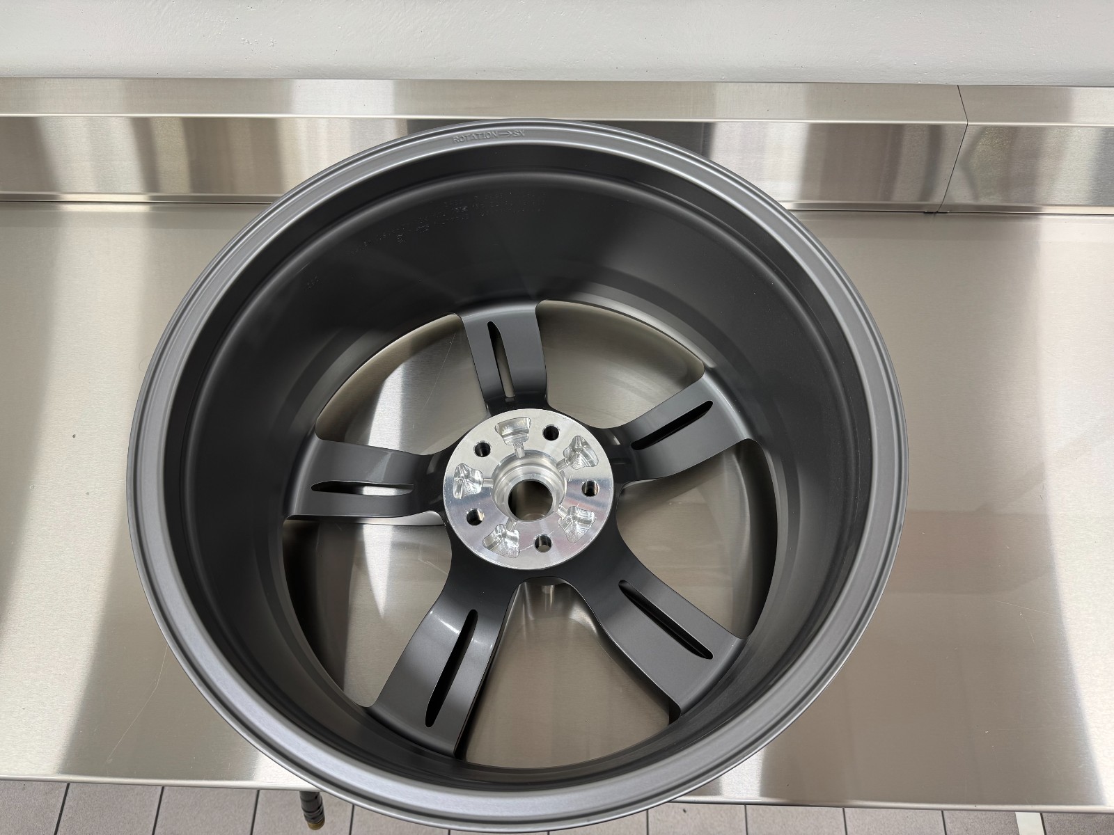 Original FERRARI 296 GTB / GTS FORGED WHEEL 986212 Front Left