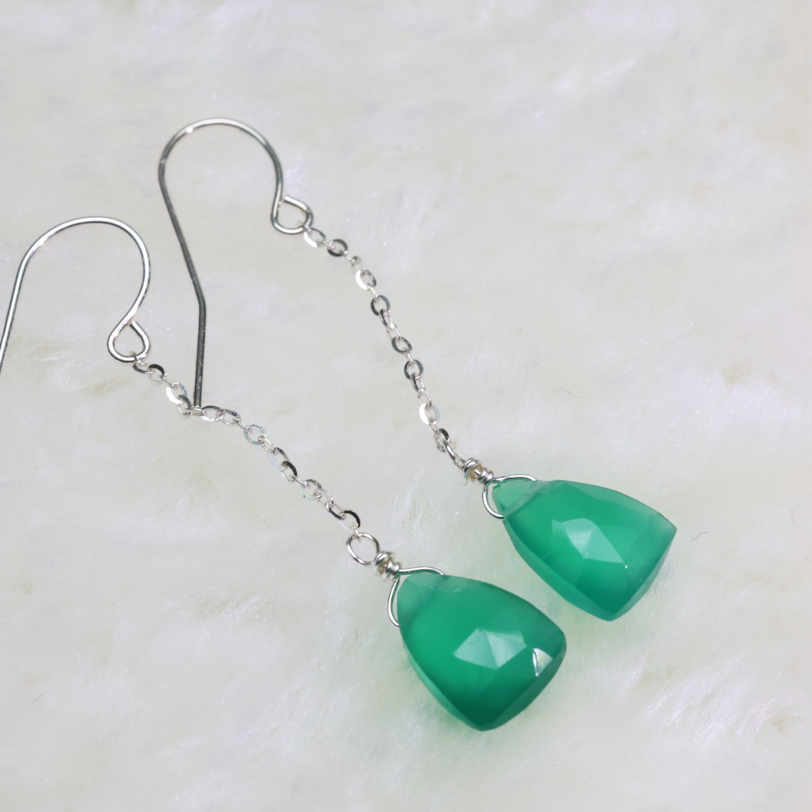 Boucles d'oreilles calcédoine verte naturelle 2410, le cadeau idéal en pierre précieuse fine