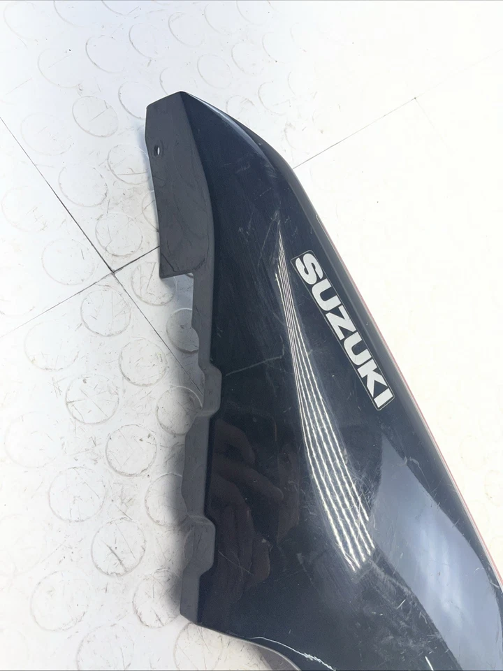 Panel de cubierta de carenado de tanque de gasolina izquierdo Suzuki GW250 2013-2017 FABRICANTE DE EQUIPOS ORIGINALES Foto 3 de 4
