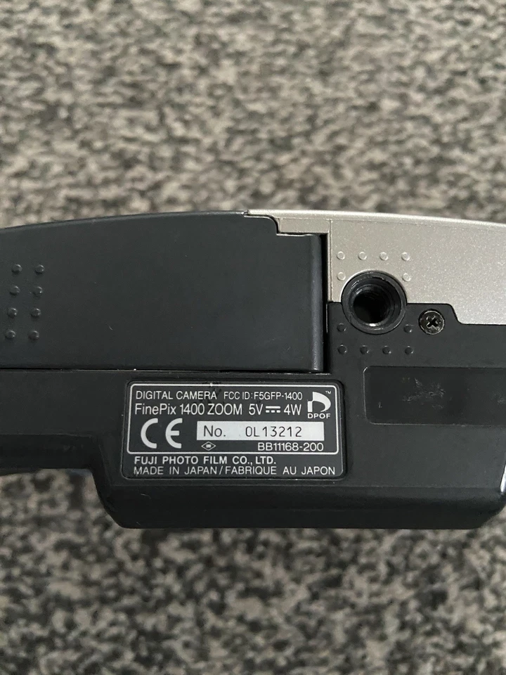 Fujifilm FinePix 1400 Zoom 1.3MP Digital Camera Lens Cover Fault Spares, photo 4 of 5