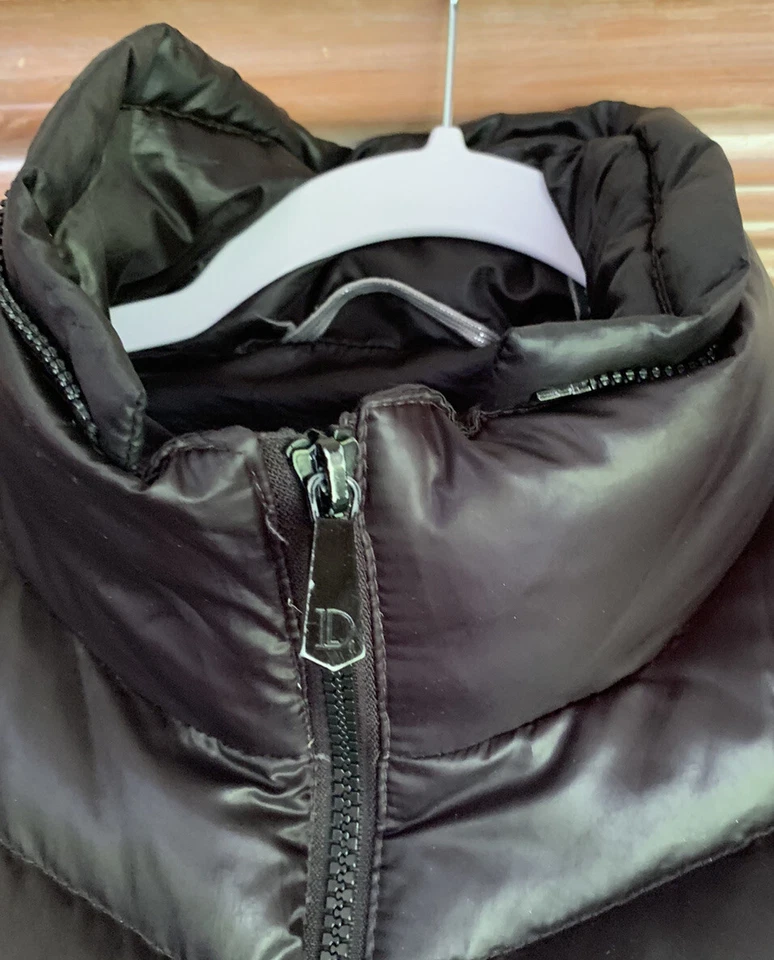 DL2 por DAWN LEVY-ABBEY CHEVRON ABRIGO ACOLCHADO ACOLCHADO-NEGRO-PEQUEÑO Foto 3 de 4