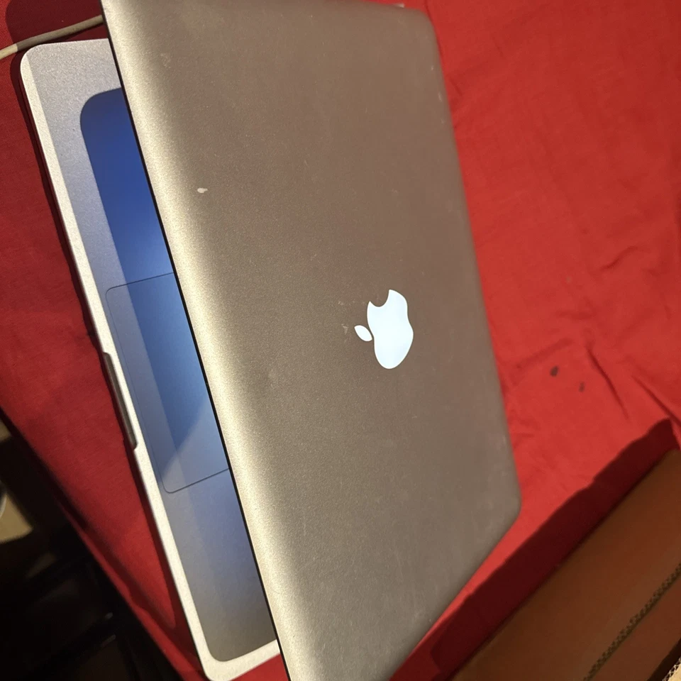 Apple MacBook Pro 13-Inch (1TB , Intel Core i5, 2.5GHz, 4GB)  A1278, photo 2 of 4