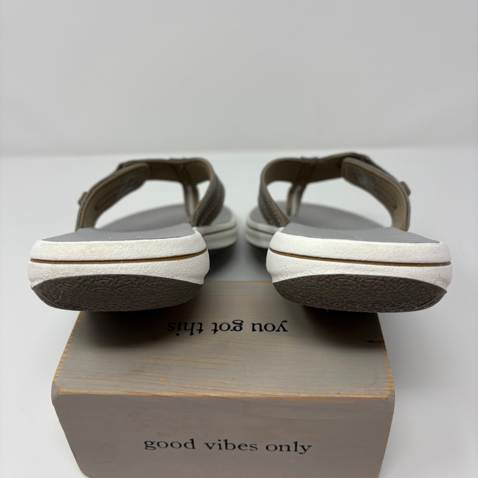 EUC Clarks Cloudsteppers Breeze Adjustable Thong … - image 7