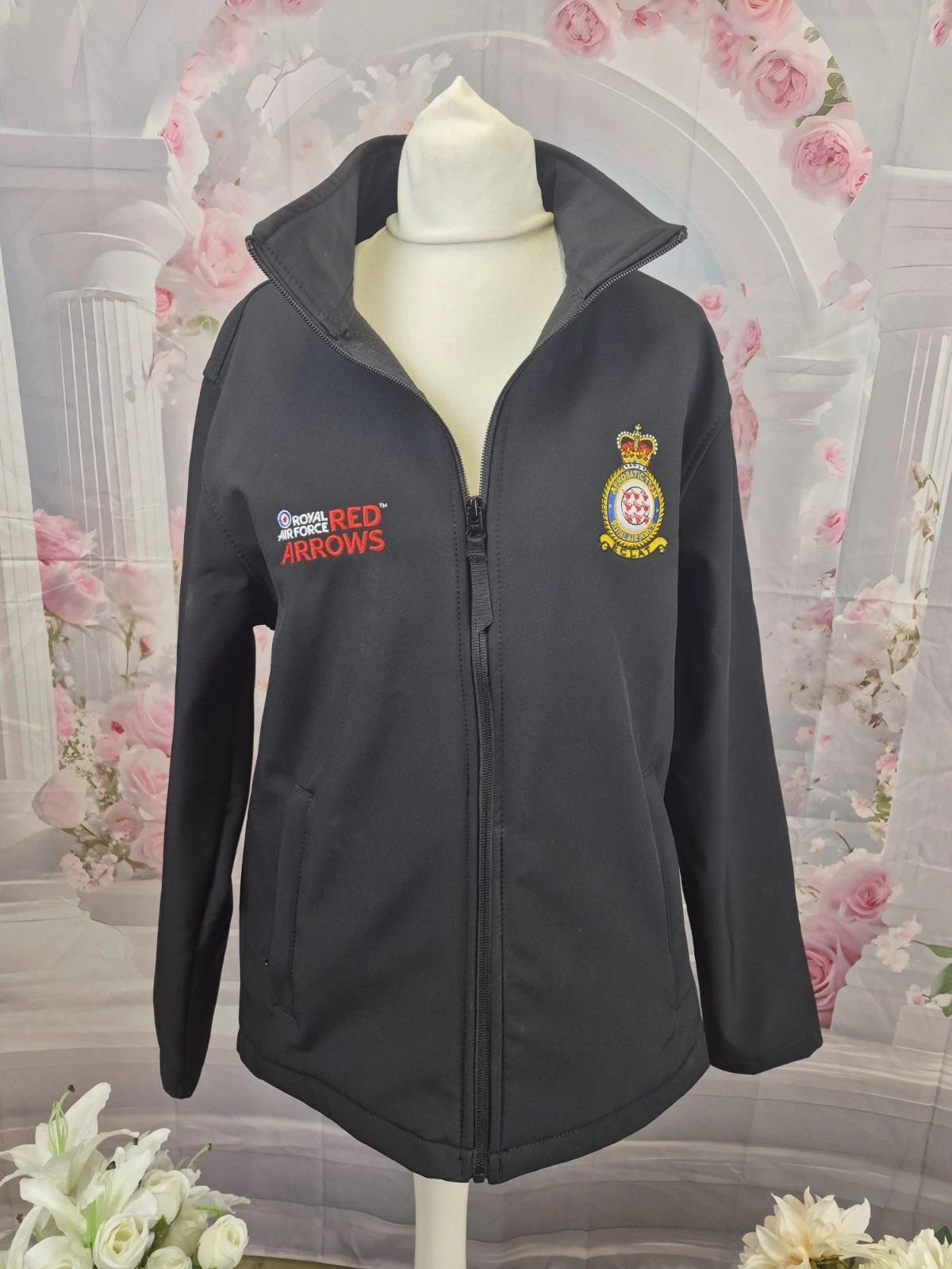 Men's Softshell Jacket With Nicely Embroidered Logos Size Small