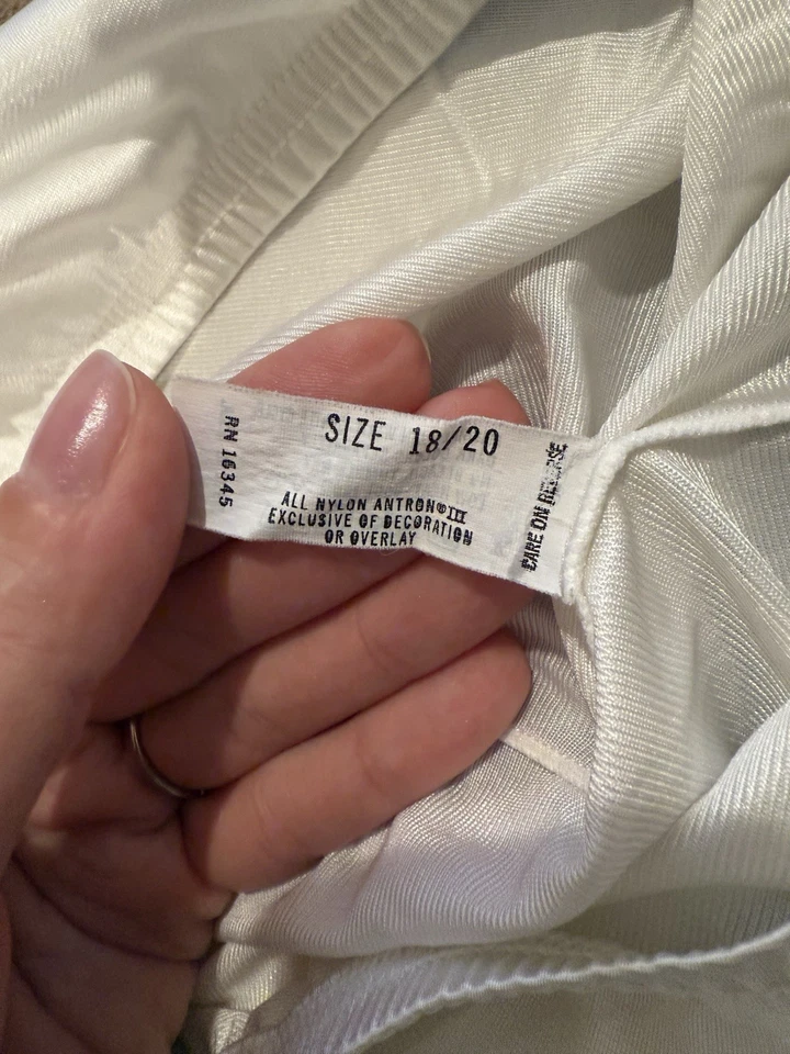 Vintage 1960s JCPenney Ivory Lace Slit Skirt Antron Nylon Slip 18/20 Style 16345 - Image 4 of 4